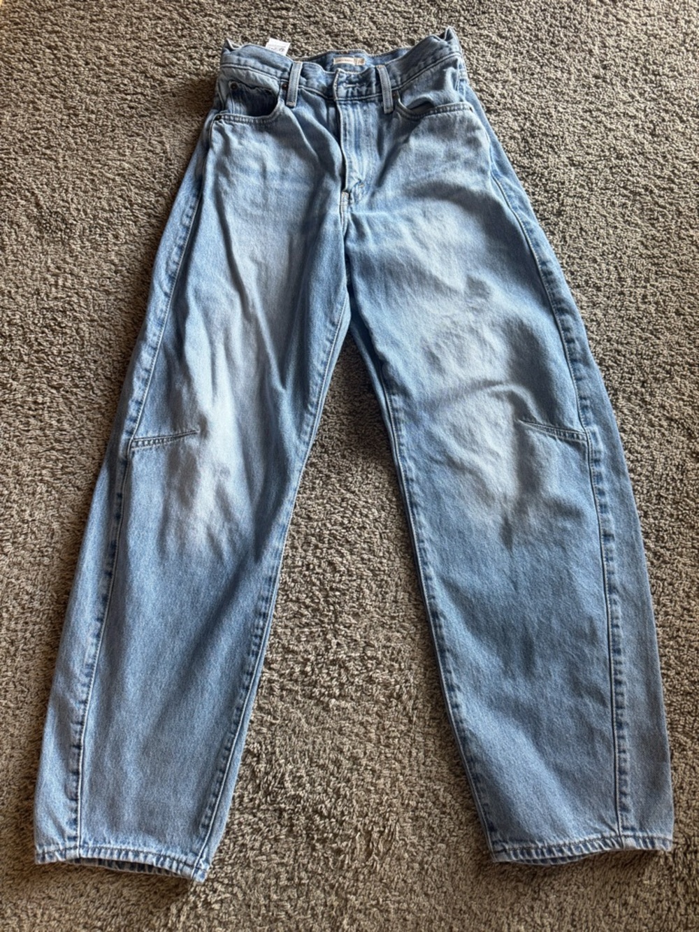 Levi's Cinch Barrel Jeans. Size 26